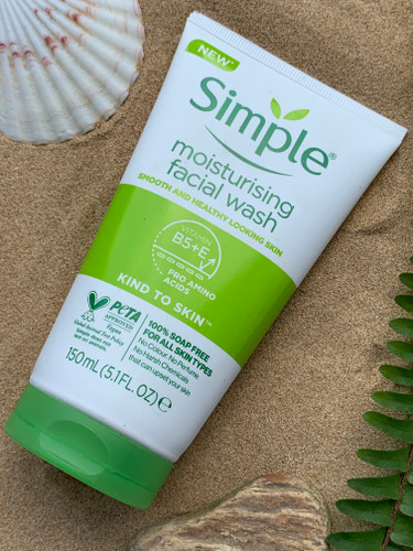 ژل شستشوی صورت سیمپل مدل Moisturising حجم 150 میلی لیتر